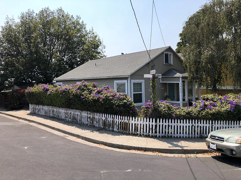 6452 Kensington Ave — Photo 5