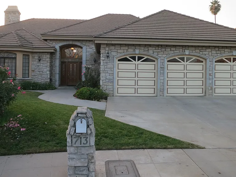 713 Pamela Cir — Photo 2