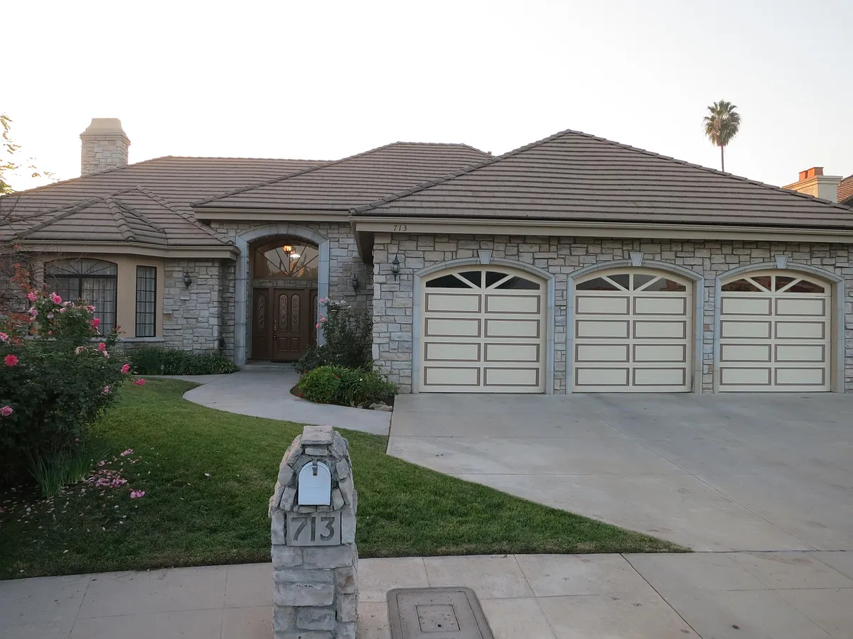 Building Photo - 713 Pamela Cir