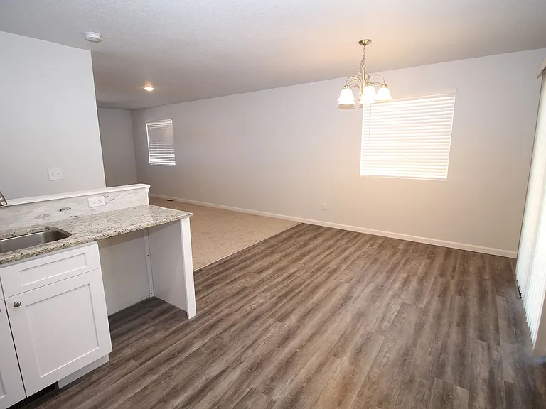943 E Moreno Ave — Photo 5