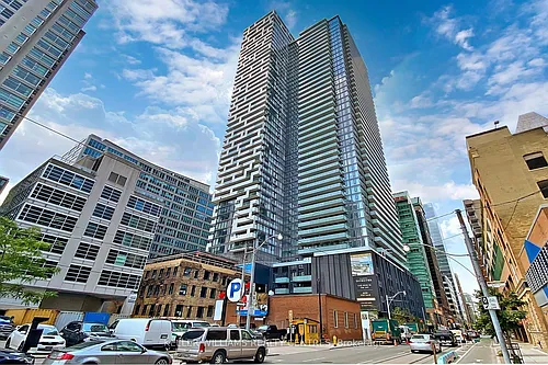 25 Richmond St E Photo 1