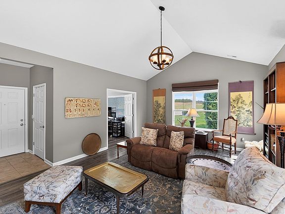5th image of 102 Colonial Woods Dr