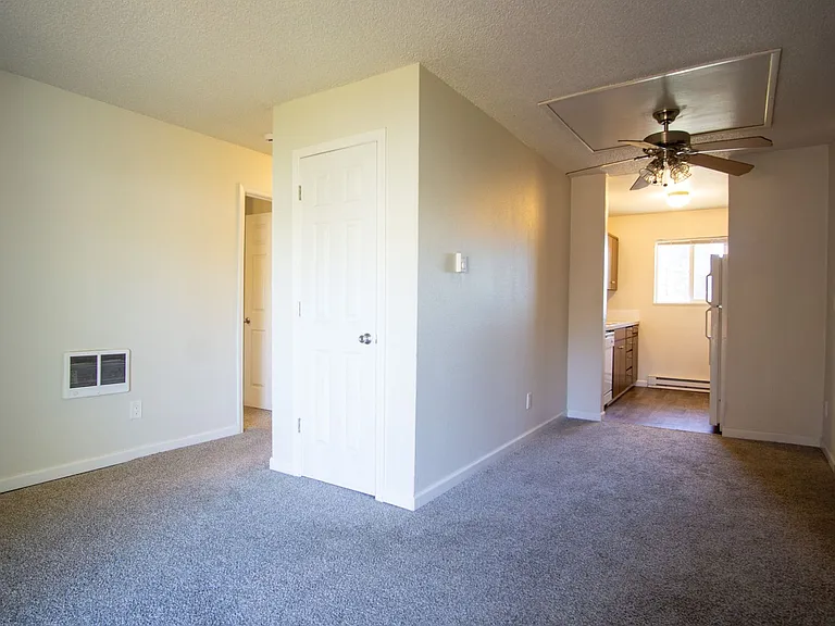 12155 SW Spur Ct #D — Photo 5