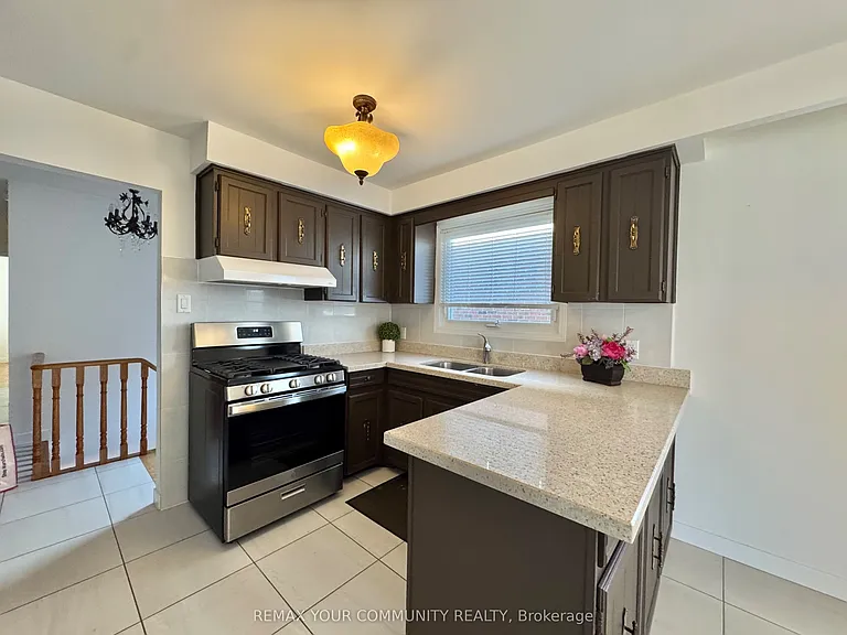 165 Aberdeen Ave — Photo 5