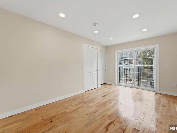 4th image of 271-273 Schley St