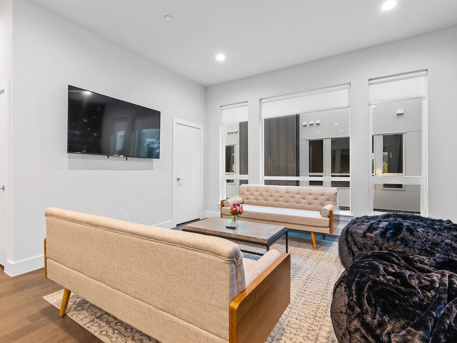 2 bed, 2.5 bath, 2071 sqft, $3,500 — Photo 3