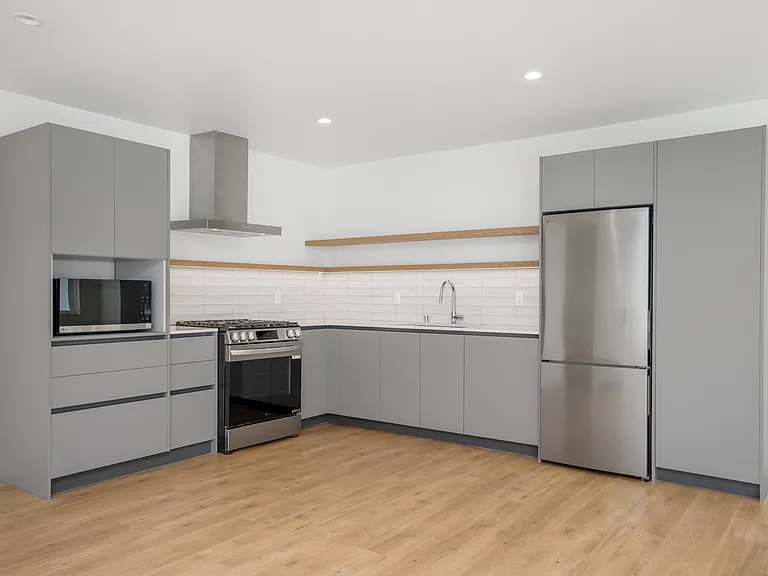 1422 Tamarind Ave — Photo 11