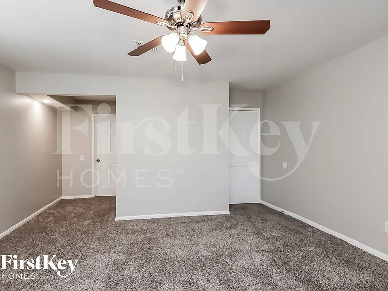1702 Corral Dr — Photo 9