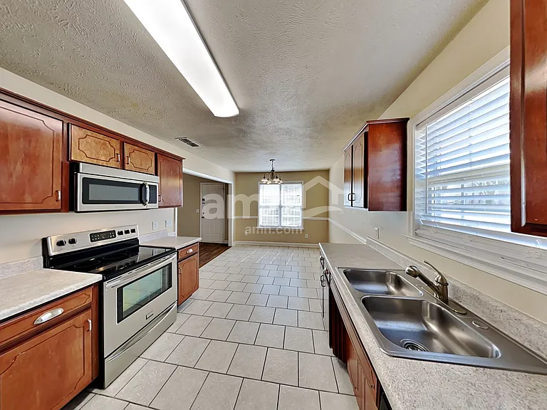 5031 Jillson Ct — Photo 4