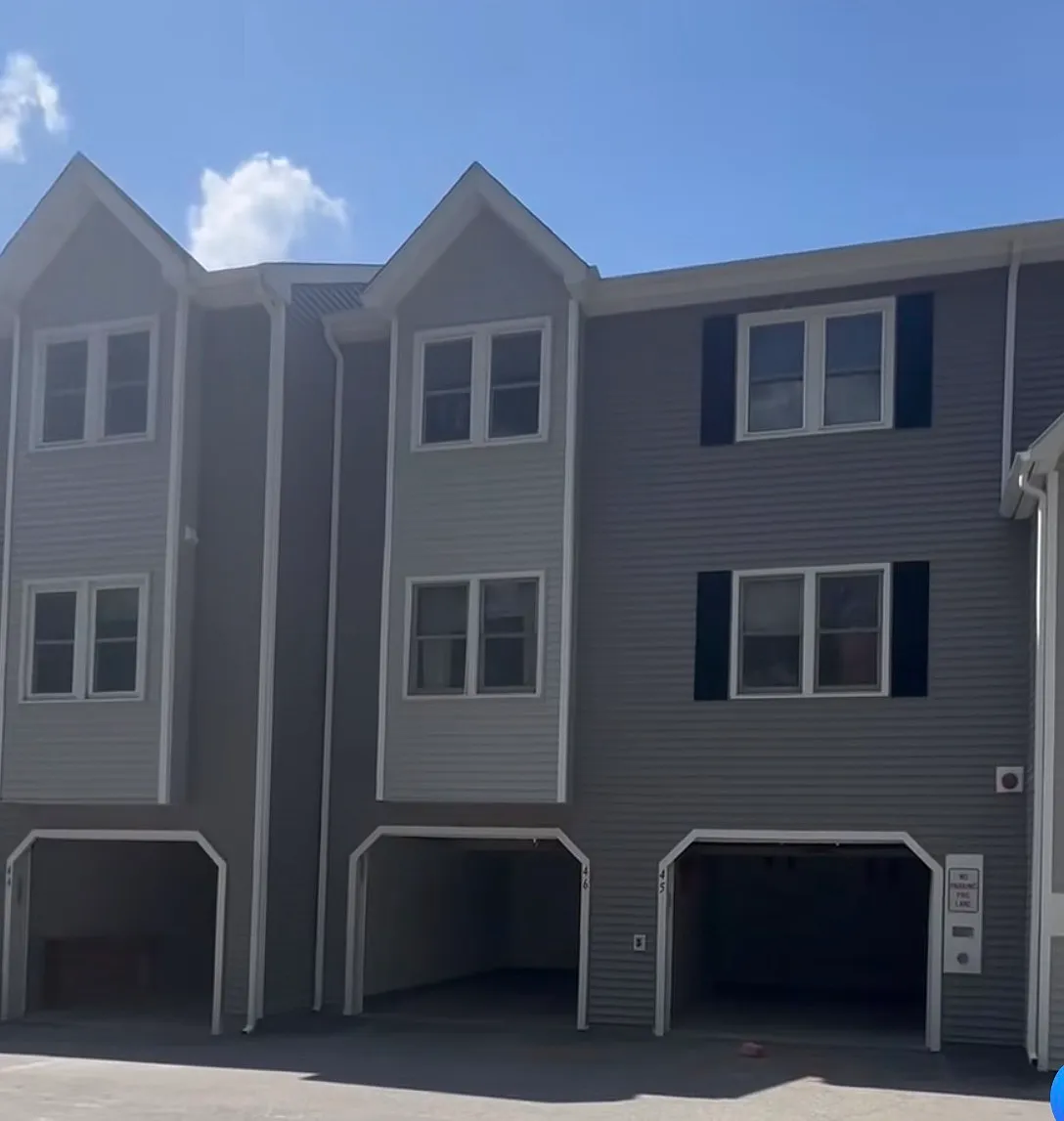 2 bed, 1054 sqft, $2,400 — Photo 1