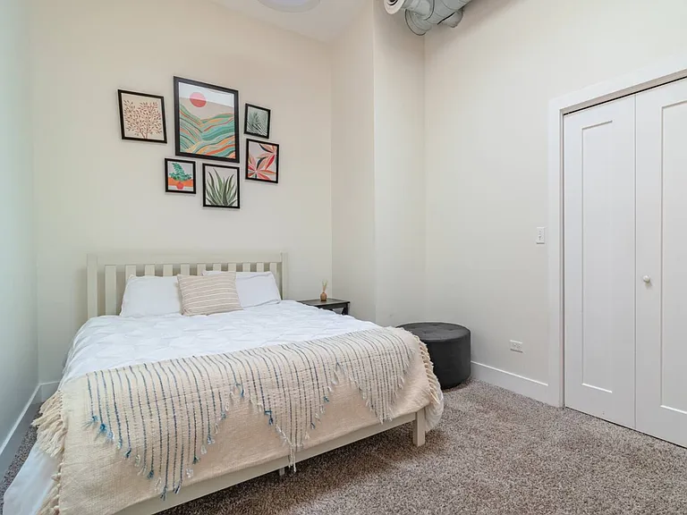 2112 S Michigan Ave #4 — Photo 7