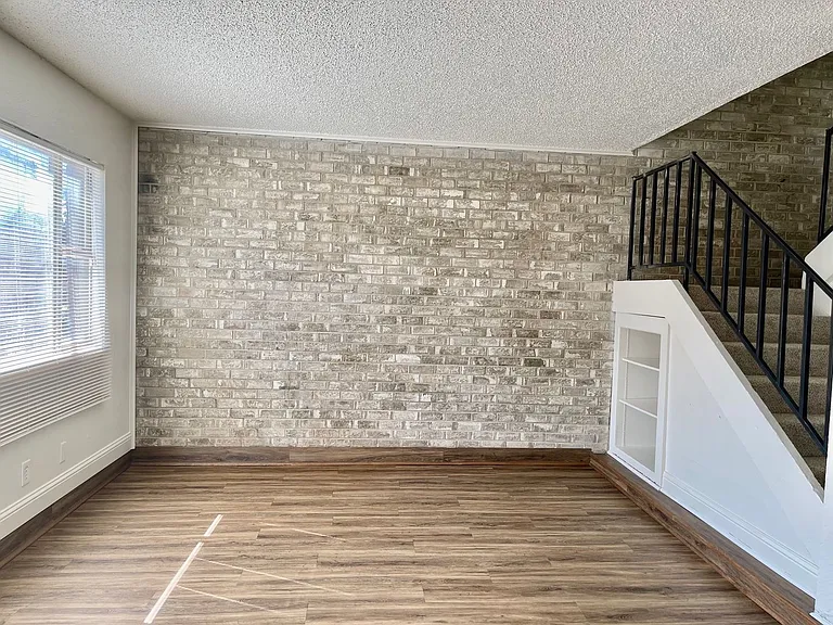 2310 Chapel Hill Ln — Photo 8