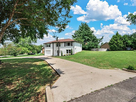 2nd image of 701 Sue Dr