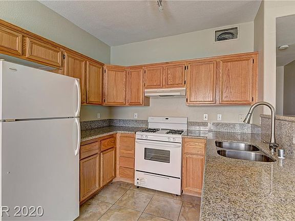2nd image of 2110 N Los Feliz St #1091