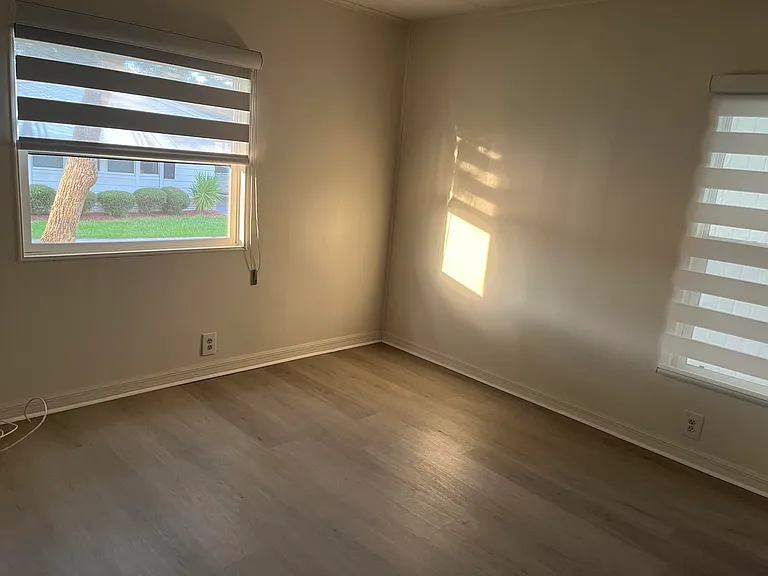 2425 Harden Blvd — Photo 18
