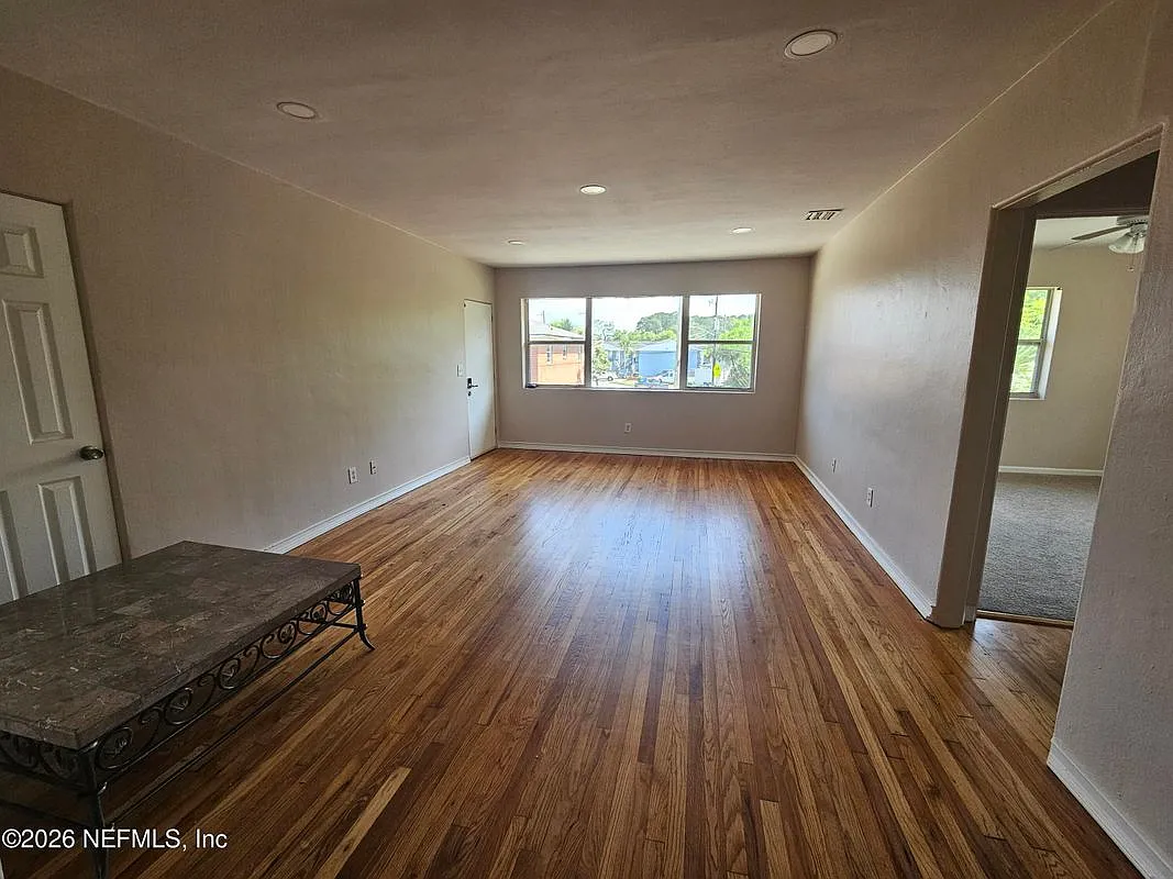 2 bed, 1.0 bath, 1090 sqft, $950 — Photo 3