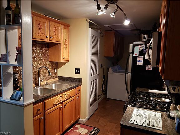 2nd image of 2875 Lincoln St