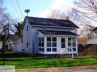 422 W McClure St, Charlotte, MI 48813