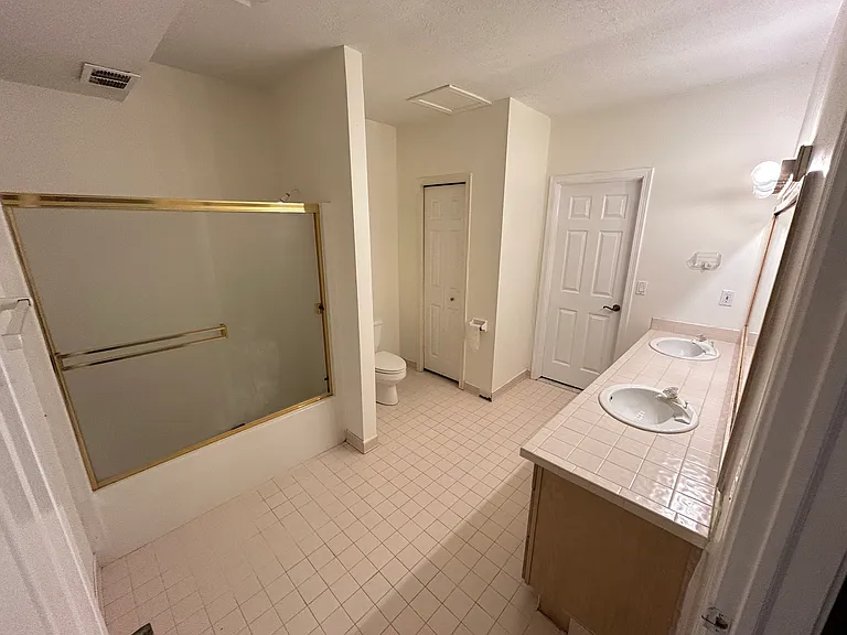 1135 E Saginaw St #1137 — Photo 21