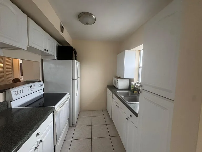 16508 NE 26th Ave #201 — Photo 9