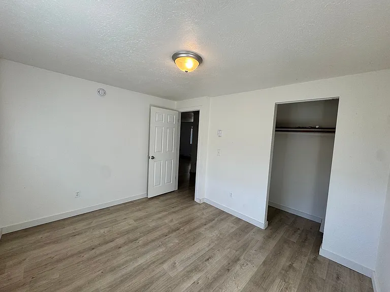 Main Fourplex — Photo 9