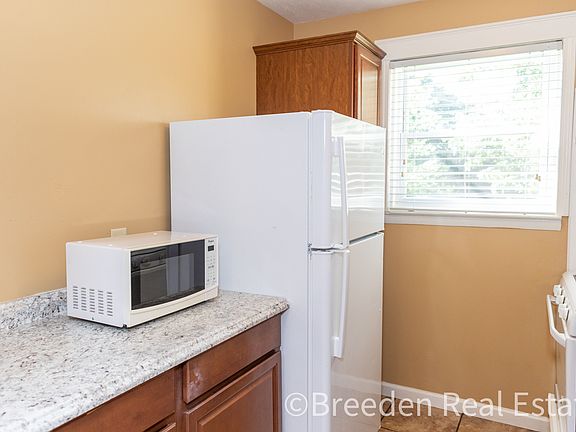 5th image of 239 Maple St Unit 203-A