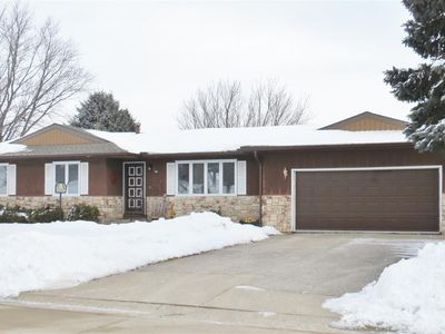 815 Country Club Dr, Maquoketa, IA, 52060