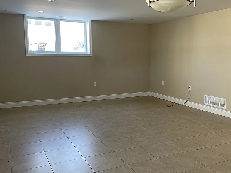 179B The Queensway S — Photo 7