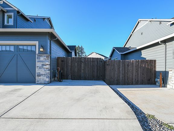 2nd image of 16812 NE 97th Cir