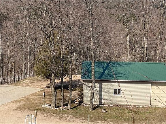 3rd image of 9568 Highland Dr
