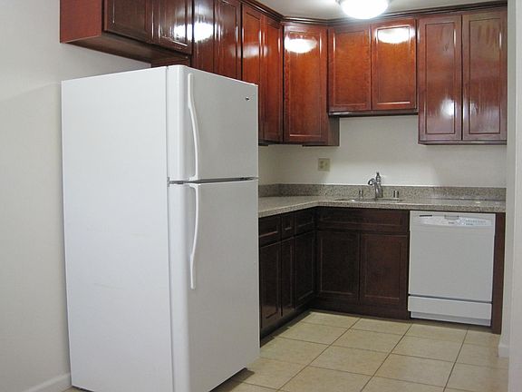 5th image of 670 Begonia Way APT 2