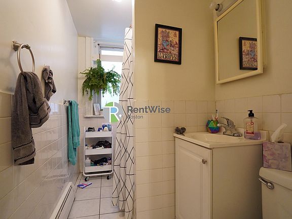 4th image of 1842 Commonwealth Ave APT 6