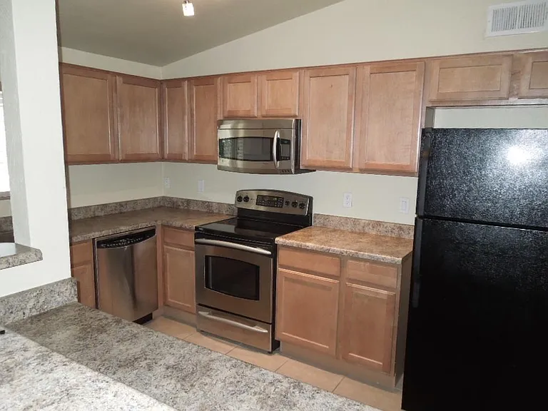 815 E Linden St — Photo 5