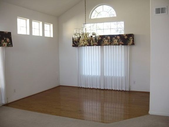 4th image of 2315 Redington Dr