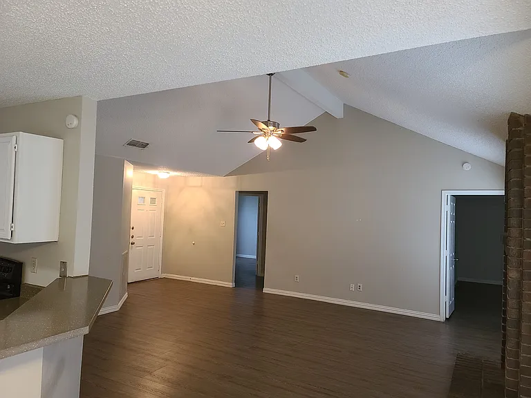 4735 Hollow Tree Dr — Photo 6