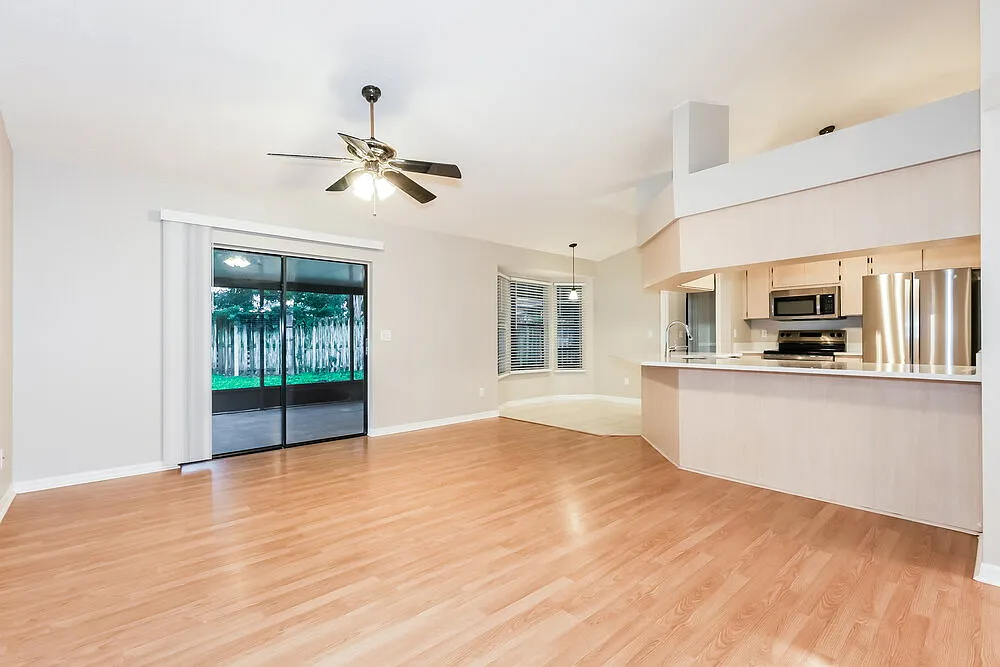 3 bed, 2.0 bath, 1421 sqft, $3,280 — Photo 3