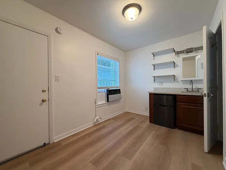 401 Shirley Pl — Photo 6
