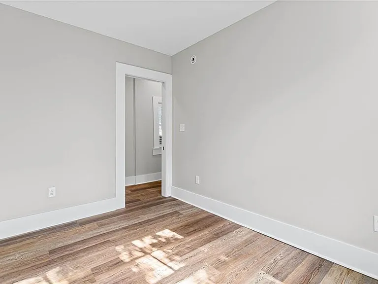 957 Savannah St — Photo 10