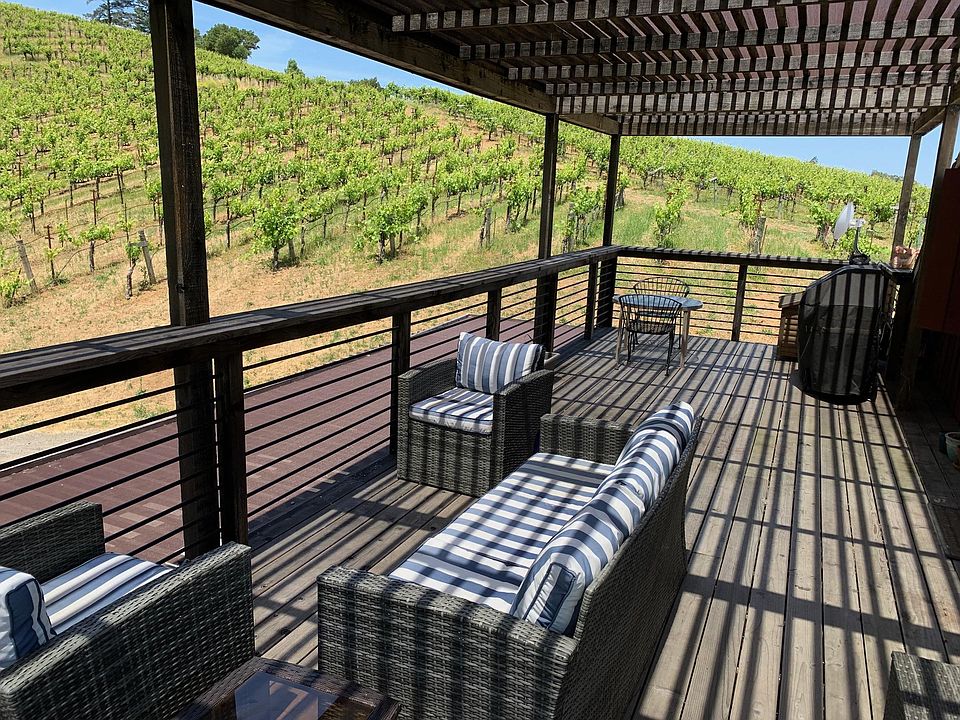Private Deck with views and Pergola and Barbeque