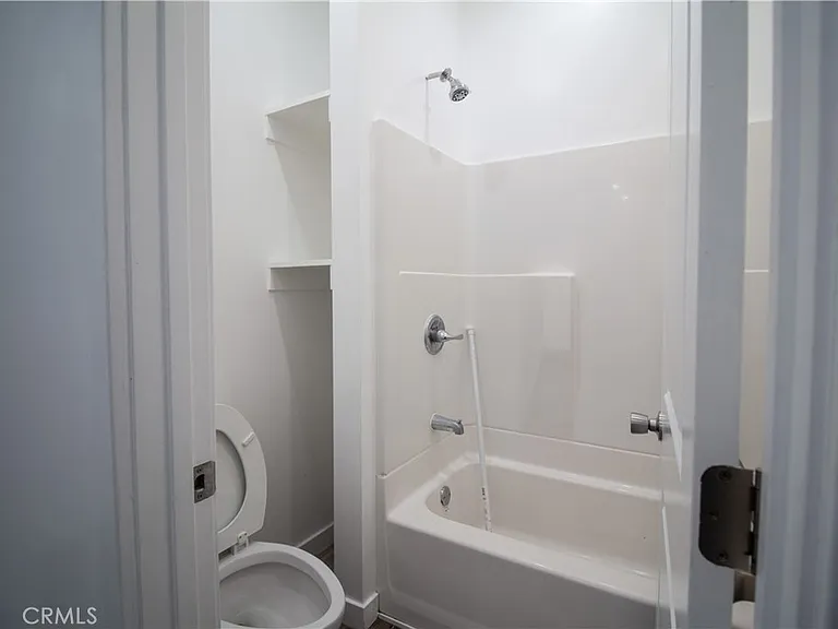 1112 Elden Ave #4 — Photo 3