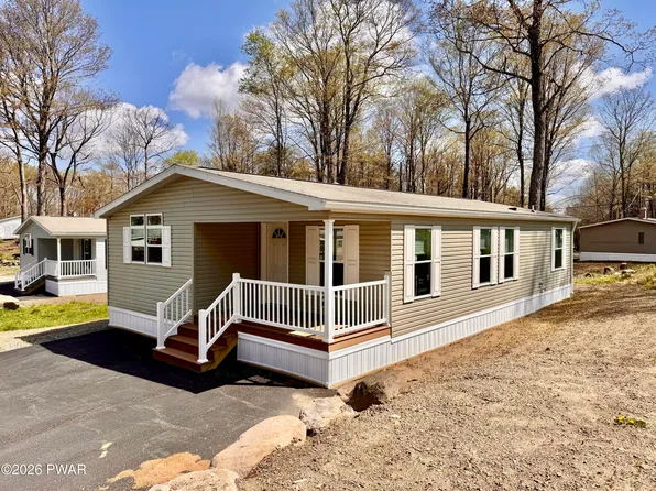 106 Middle Rd, Greentown, PA 18426