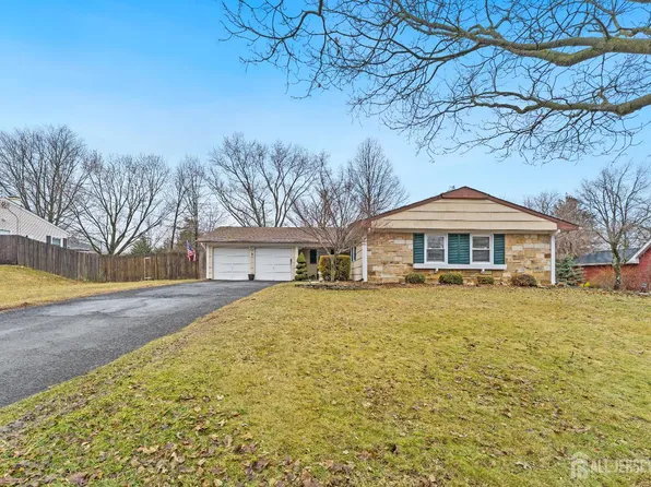 8 Johnson Rd, Somerset, NJ 08873