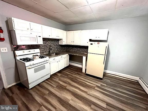 4th image of 653 Beatty St