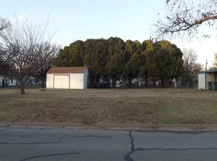 801 Tidal St, Burkburnett, TX 76354