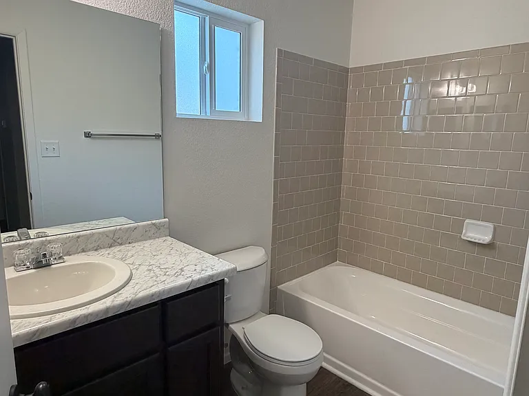 7215 E 44th Ln — Photo 9