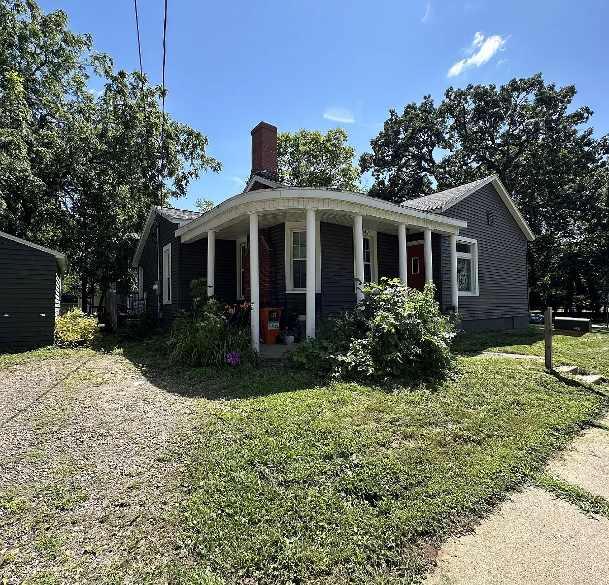 4 bed, 1.0 bath, 1258 sqft, $450 — Photo 1