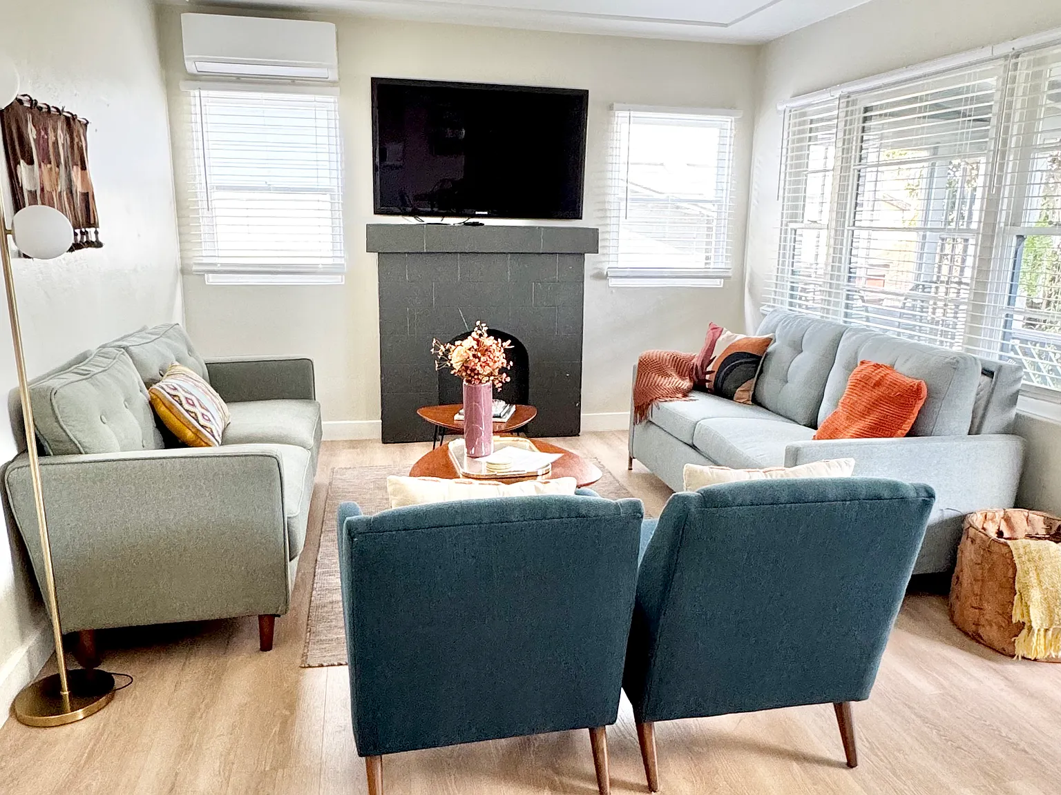 2 bed, 750 sqft, $4,288 — Photo 2