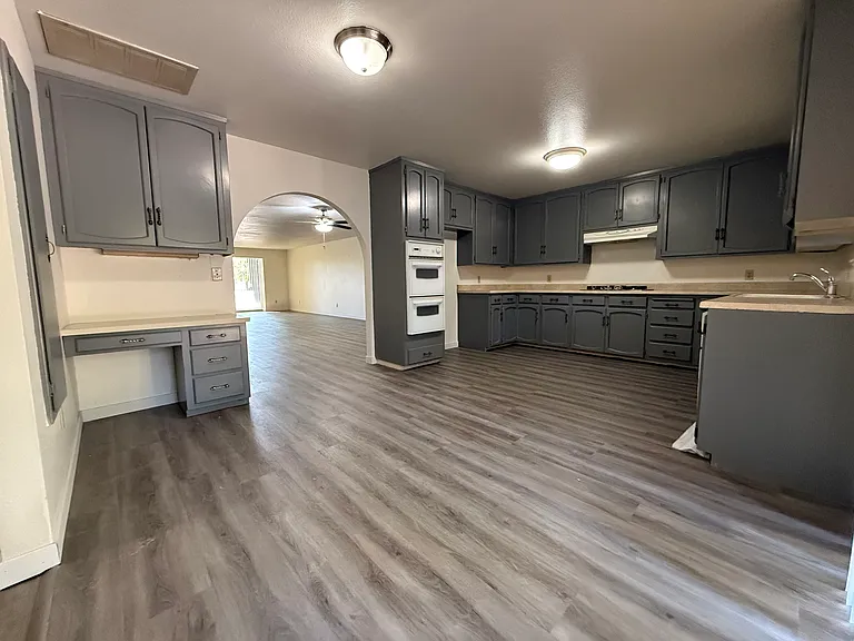 604 Rose Ave #606 — Photo 6