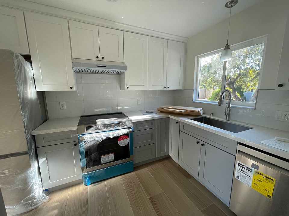 1st image of 2064Z Heatherdale Ave