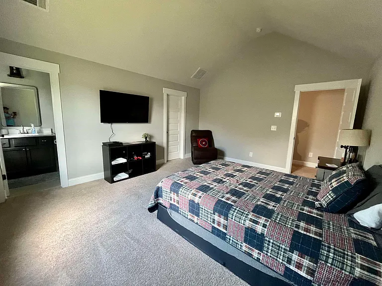 1180 Legend Dr — Photo 13